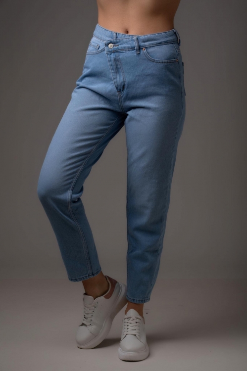 Jean παντελόνι με πλάγιο κουμπί